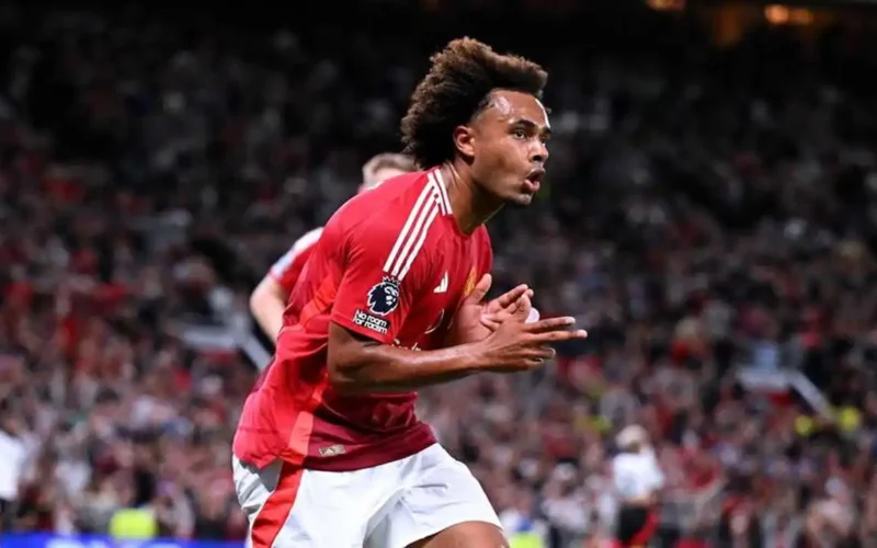 رفض سريع.. مانشستر يونايتد يرد على عرض روما لزيركزي خلال ساعتين